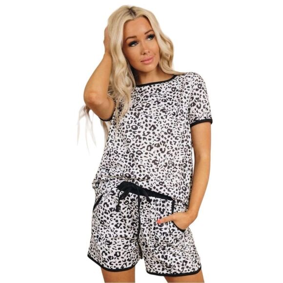 Snow Leopard Print Casual Lounge Pajama Set Black + White Women’s Size Large - Picture 6 of 6